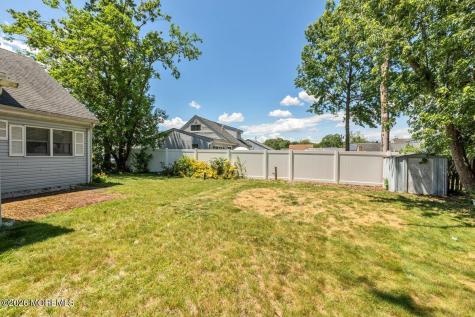 5 Redwood Terrace Hazlet NJ 07730