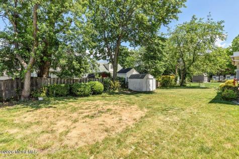 5 Redwood Terrace Hazlet NJ 07730