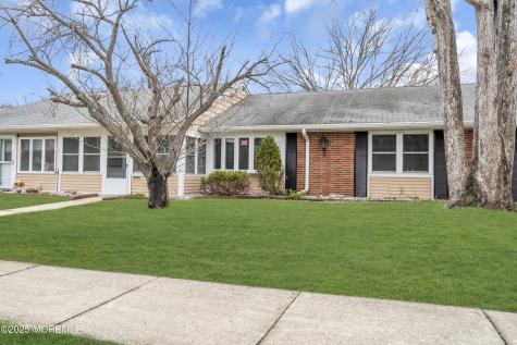 402 Picardy Court Lakewood NJ 08701