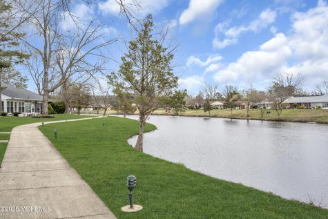 402 Picardy Court Lakewood NJ 08701
