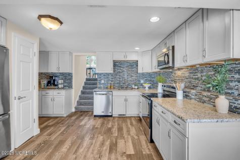 10 Collinson Drive Middletown NJ 07748