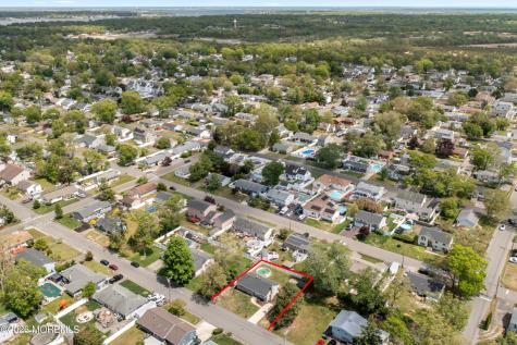837 Cable Avenue Beachwood NJ 08722