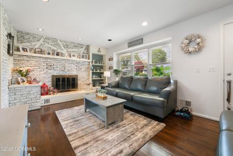 837 Cable Avenue Beachwood NJ 08722