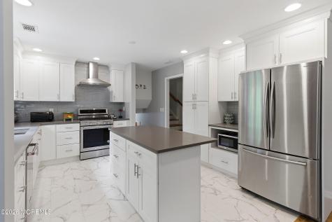 198 Deepdale Drive Middletown NJ 07748