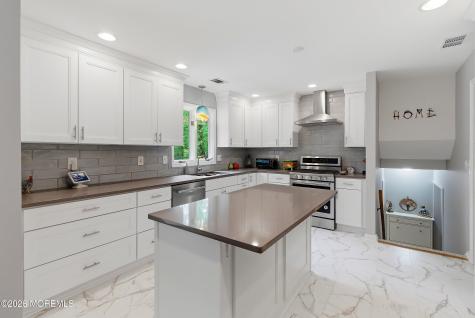 198 Deepdale Drive Middletown NJ 07748