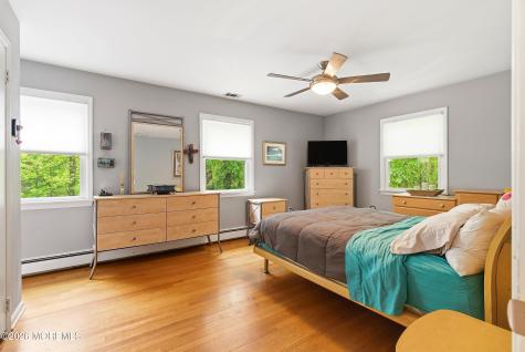 198 Deepdale Drive Middletown NJ 07748