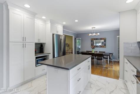 198 Deepdale Drive Middletown NJ 07748