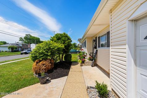 114 Wynnewood Court Freehold NJ 07728
