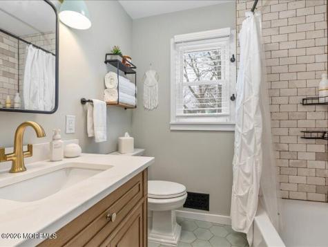28 Spruce Drive Shrewsbury Boro NJ 07702