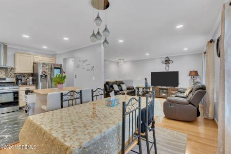 6 Ives Court Monroe NJ 08831