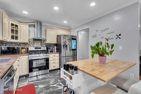 6 Ives Court Monroe NJ 08831