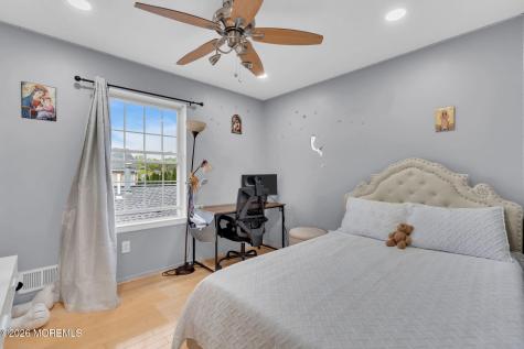 6 Ives Court Monroe NJ 08831