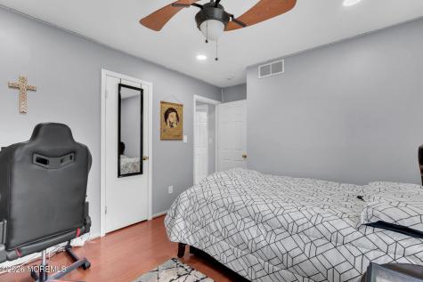 6 Ives Court Monroe NJ 08831