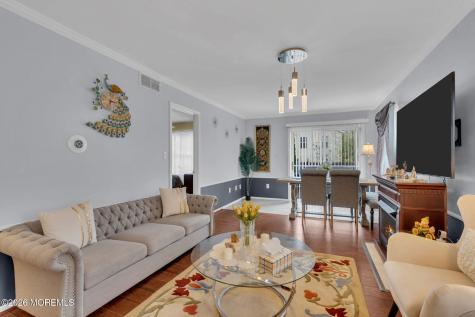 6 Ives Court Monroe NJ 08831
