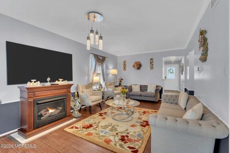 6 Ives Court Monroe NJ 08831