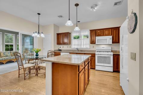 28 Turtle Creek Run Barnegat NJ 08005