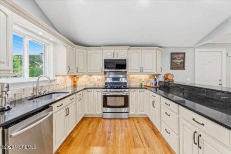 259 Hamiltonian Drive Middletown NJ 07701