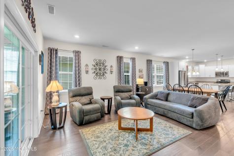 50 Woodside Lane Whiting NJ 08759