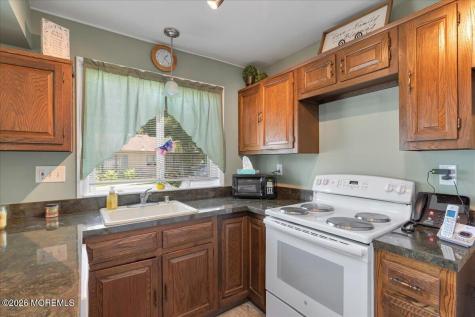 585B Kevin Court Manchester NJ 08759