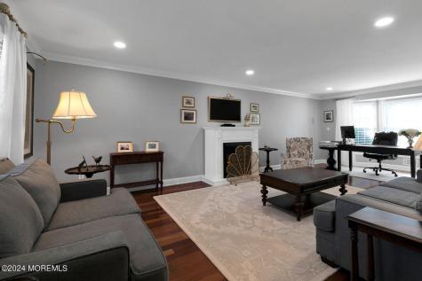 10 Foxwood Run Middletown NJ 07748