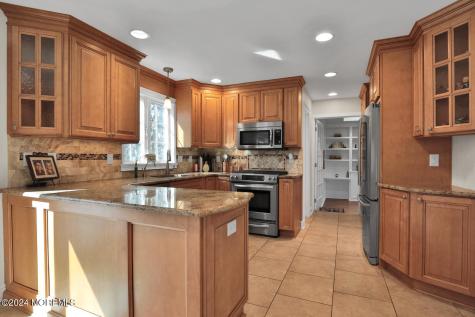 10 Foxwood Run Middletown NJ 07748