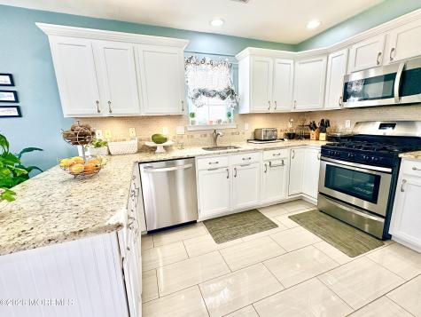 16 Round Valley Court Lakewood NJ 08701