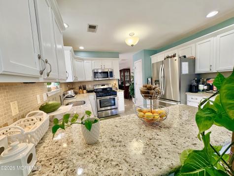 16 Round Valley Court Lakewood NJ 08701