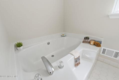 5 Bowman Court Clarksburg NJ 08510