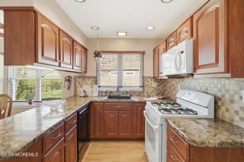 8 Marlow Avenue Manchester NJ 08759
