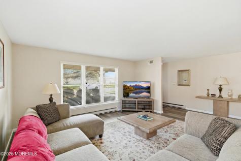 8 Marlow Avenue Manchester NJ 08759