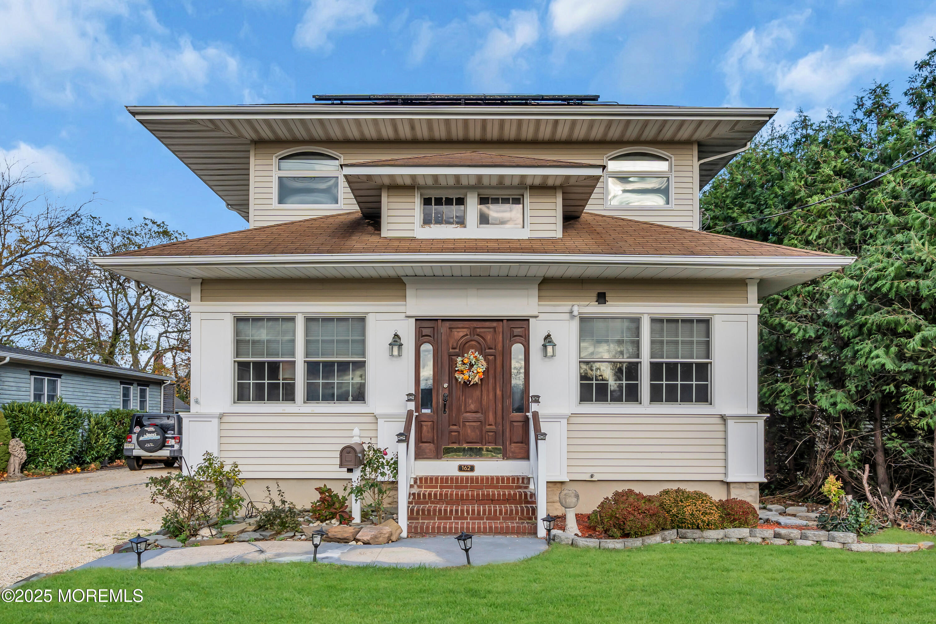 Rumson NJ, 162 E River Road