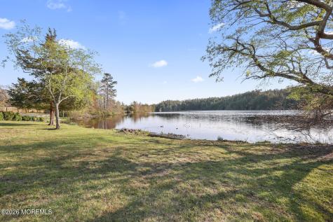 208 Lakeview Court Forked River NJ 08731
