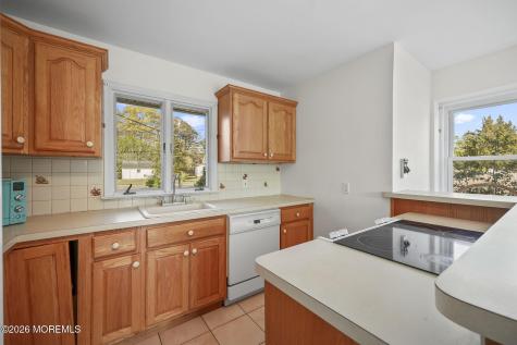 208 Lakeview Court Forked River NJ 08731