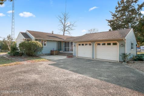 208 Lakeview Court Forked River NJ 08731