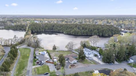 208 Lakeview Court Forked River NJ 08731