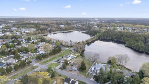 208 Lakeview Court Forked River NJ 08731