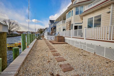 256 Cedar Drive Bayville NJ 08721