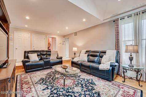 15 Alexander Court South River NJ 08882