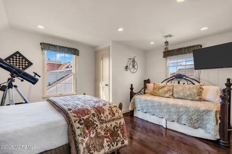 112 Neptune Court Mantoloking NJ 08738