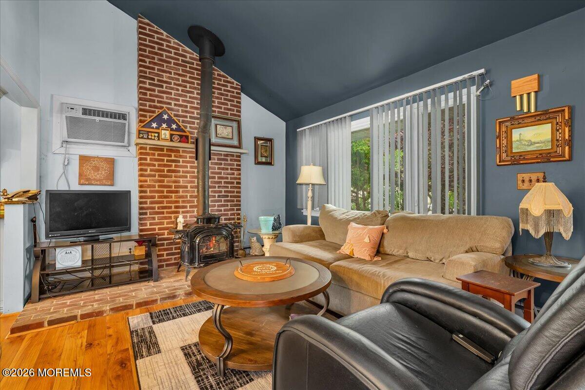 83 Walnut Ave Avenue Red Bank NJ 07701