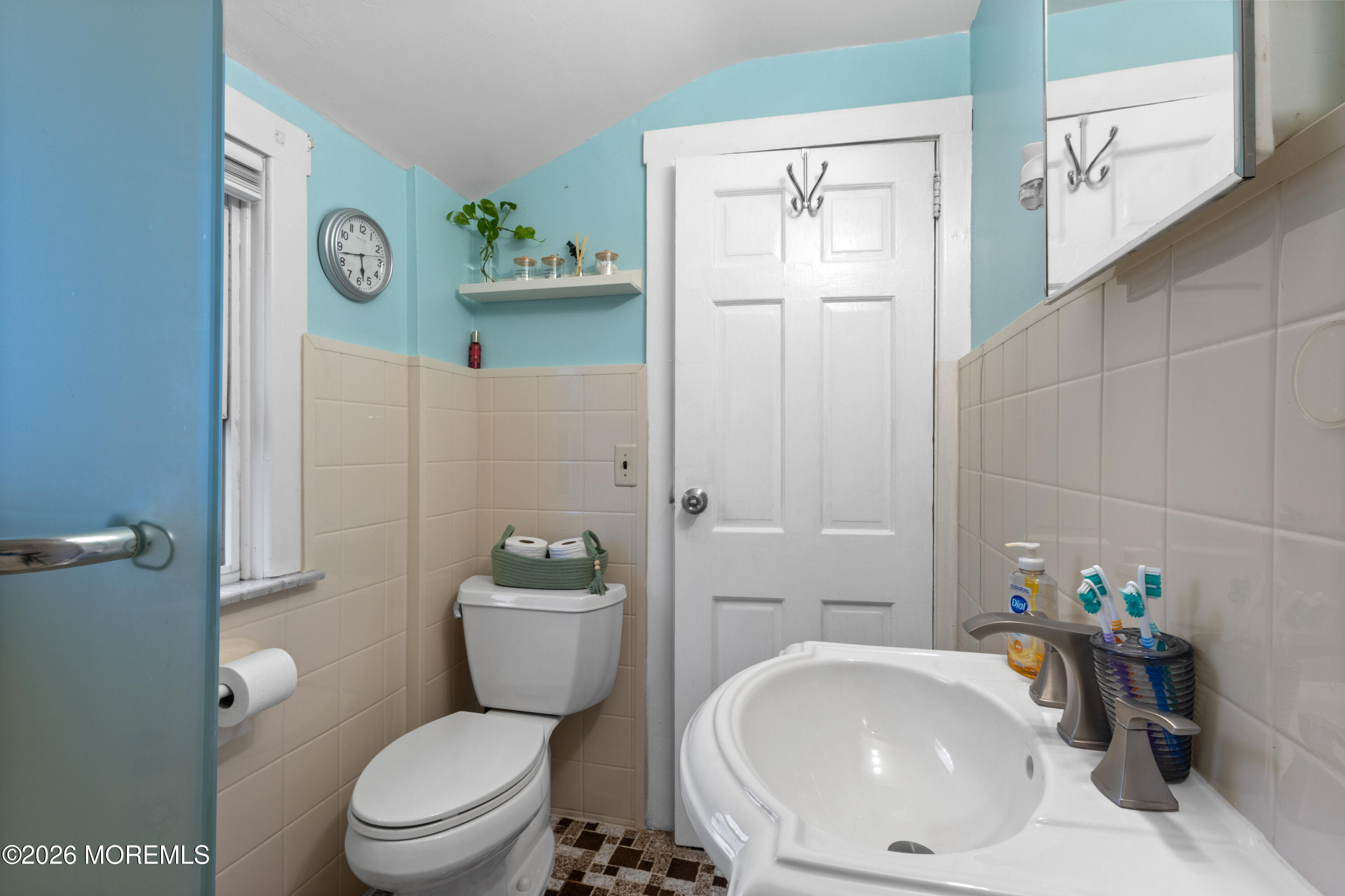16 Vanderbilt Place Woodbridge NJ 07095