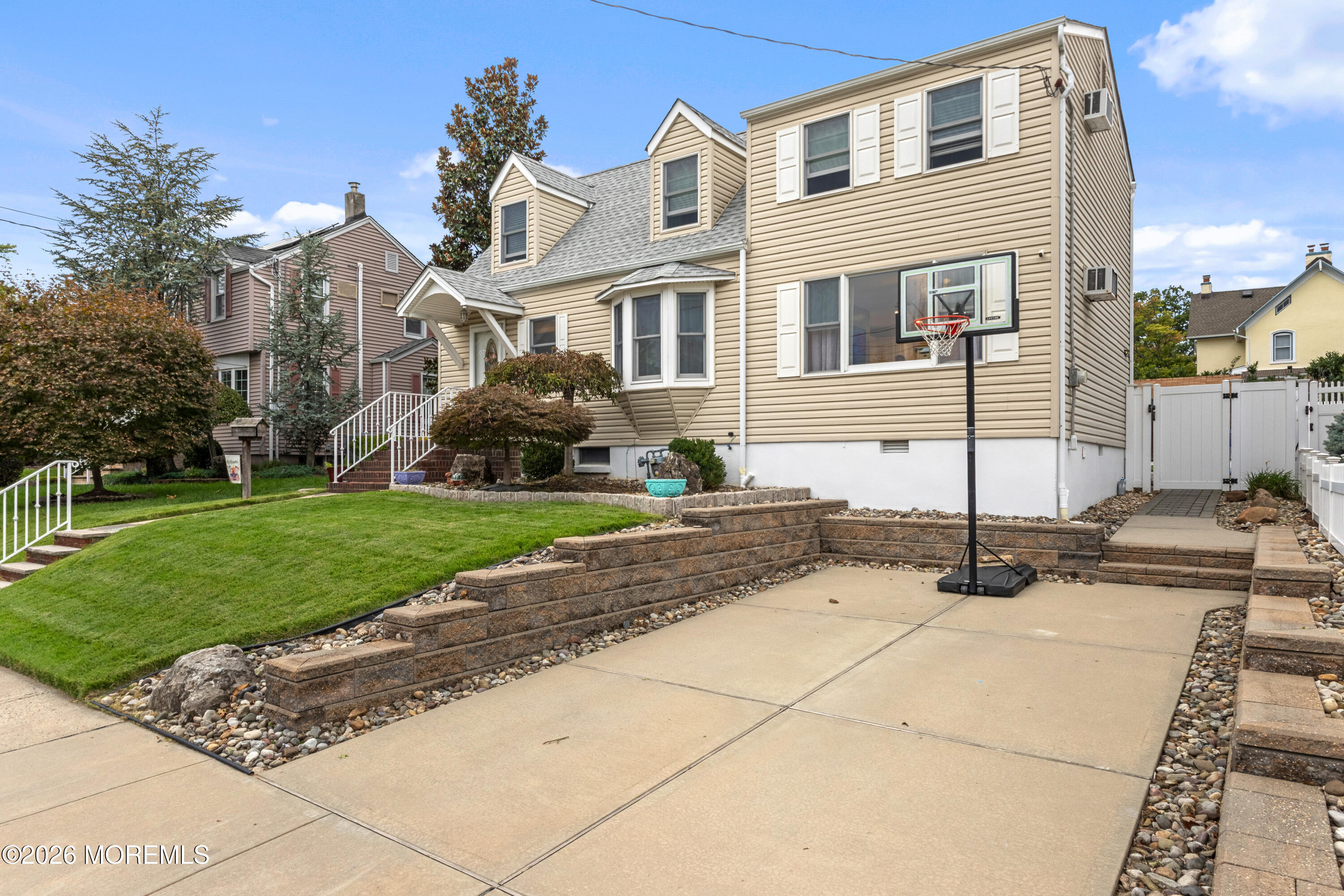 16 Vanderbilt Place Woodbridge NJ 07095
