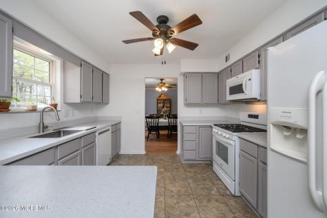 5 Clinton Court Barnegat NJ 08005