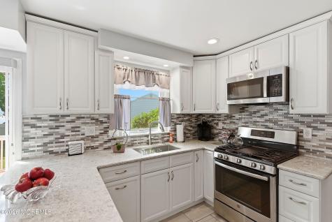 7 N Devon Drive Manalapan NJ 07726