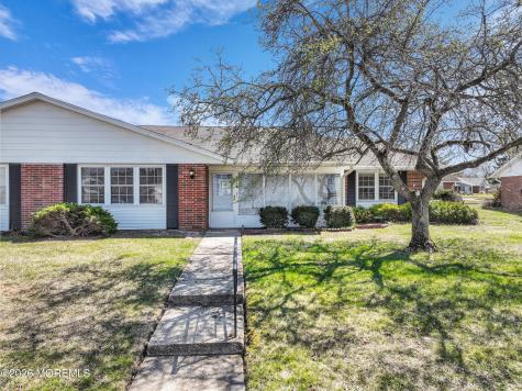 332 Canterbury Court Lakewood NJ 08701