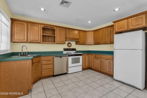 332 Canterbury Court Lakewood NJ 08701