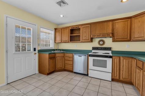 332 Canterbury Court Lakewood NJ 08701