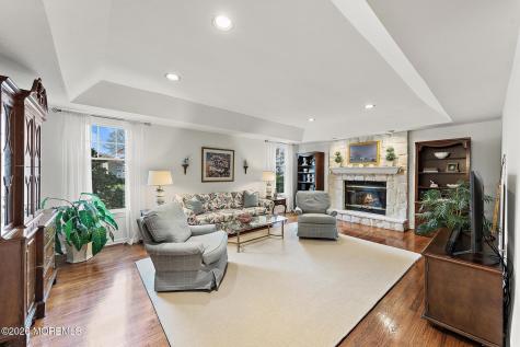 42 Dorchester Way Shrewsbury Boro NJ 07702