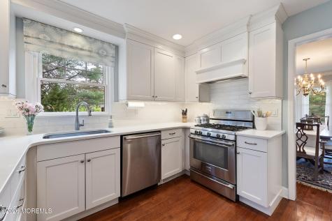 42 Dorchester Way Shrewsbury Boro NJ 07702