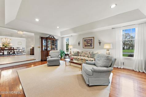 42 Dorchester Way Shrewsbury Boro NJ 07702